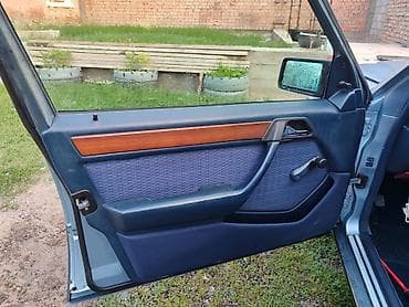 step 2: Mercedes-Benz E-Class: 1990 г., 2.3 л, Механика, Бензин, Седан — 7