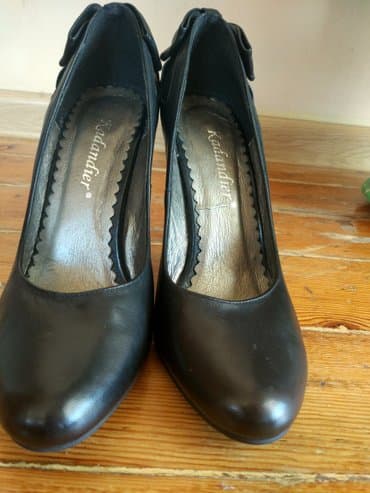 ecco 42: Продаю кожаные туфли размер 38. Очень удобные, красиво смотрятся на — 2