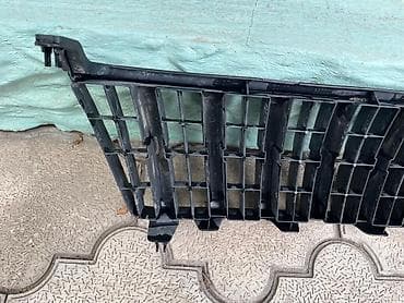 Детали электрики авто: Решетка радиатора Toyota Оригинал — 3