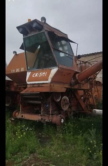 Зерноуборочный комбайн СК-5М1 «Нива».
Все в комплекте колеса есть at lalafo.kg Зерноуборочный комбайн СК-5М1 «Нива».
Все в комплекте колеса есть