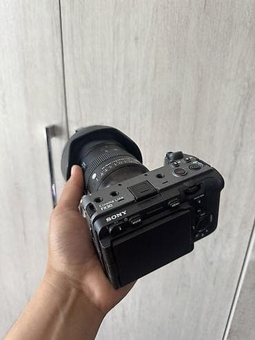 100 кожа: Кинокамера Sony Cinema Line FX30 + объектив SIGMA 24–70mm F2.8 DG DN — 1
