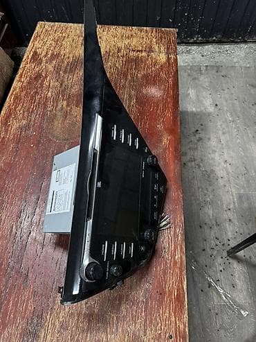 corolla 2016: Штатная мультимедийная система JBL для Toyota Camry 70 (головное — 1