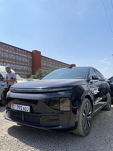 помошь: Lixiang L6: 2025 г., 0.1 л, Автомат, Гибрид, Кроссовер — 1