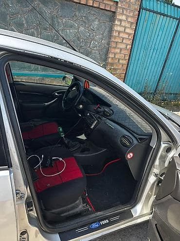 byd e7: Ford Focus: 2001 г., 2 л, Механика, Бензин, Универсал — 4