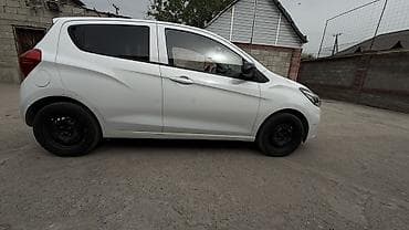 2 8: Chevrolet Spark: 2021 г., 1 л, Автомат, Бензин, Хэтчбэк — 4