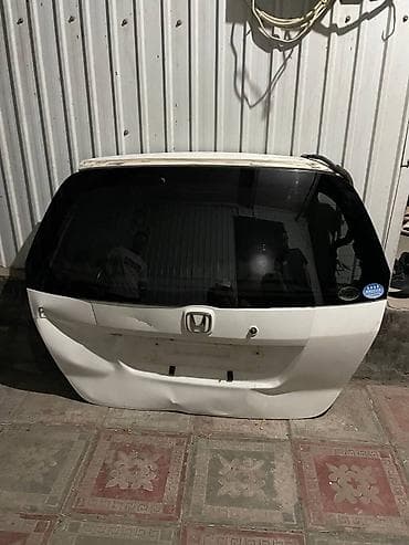 фит кузовные: Продается вместе крышка багажника и задний фонарь для Honda Fit/Jazz — 1