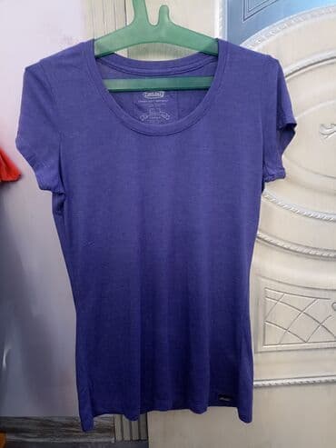 спортивное оборудование: Футболки — 1