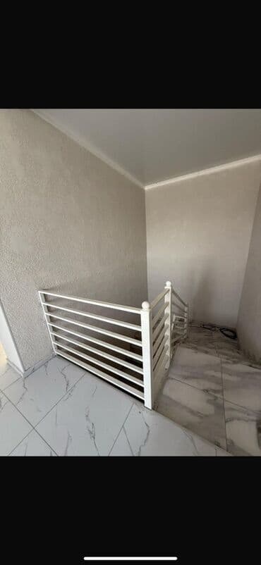 продаю дом в мкр учкун: 50 кв. м, 2 бөлмө, Жертөлө, ороо, Забор, тосулган — 1