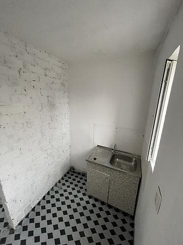 продаю 1этаж: 1 комната, Собственник — 7