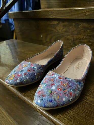 Продаю болетку оригинал почти новая надевала1 раз кожа качество