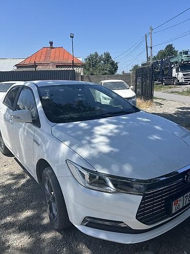 уаз пр: BYD Qin: 2023 г., Робот, Седан — 2