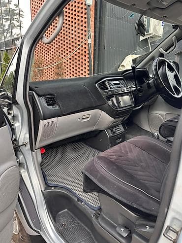 Mitsubishi Space Gear: 2002 г., 3 л, Автомат, Бензин, Минивэн — 6
