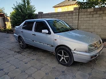 Унаа сатуу: Volkswagen Vento: 1996 г., 2 л, Кол менен иштөөчү, Бензин, Седан — 3