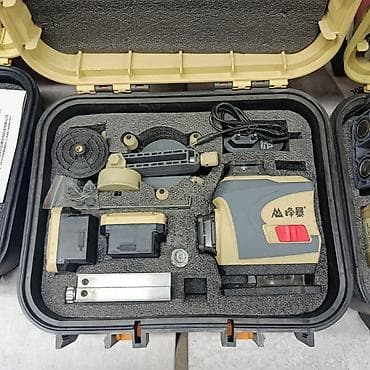 Лазерный уровень (нивелир) в защитном кейсе, полный комплект для