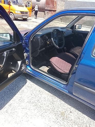 Volkswagen Golf: 1993 г., 1.6 л, Кол менен иштөөчү, Бензин, Хетчбек — 2