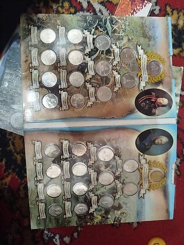 Статуэтки: Коллекция монет и банкнот России Состав: - Альбом «Памятные монеты — 9