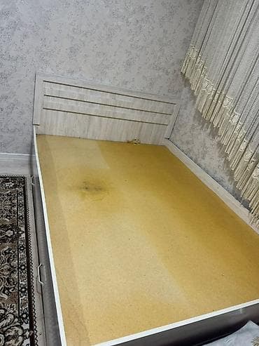 Кровать с изголовьем и выдвижными ящиками для хранения

Без матраса