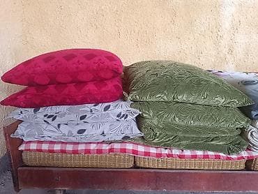 Подушки - Размер ориентировочно стандартный для диванных/спальных