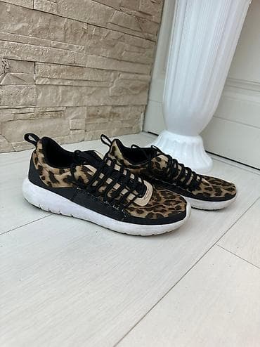 Туфли: Продаются кроссовки HM 37 размер в отличном состоянии! — 2