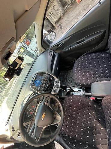 Транспорт: Chevrolet Spark: 2018 г., 1 л, Автомат, Бензин, Хэтчбэк — 4