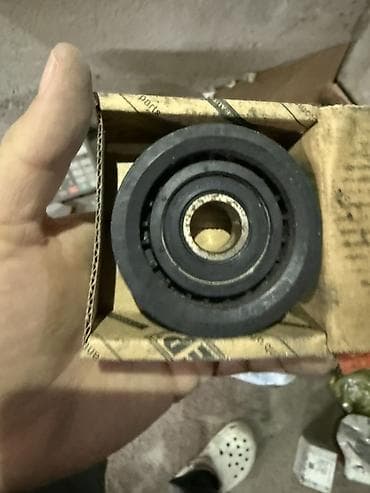 john dere: Коробка новых запчастей -все за 3000 сом . 2 лампы -100$, 2 домкрата — 8