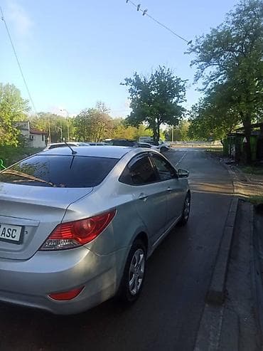Hyundai Solaris: 2013 г., 1.6 л, Автомат, Бензин, Седан