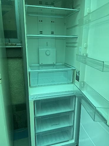 фрост: Холодильник Hotpoint Ariston, Б/у, Двухкамерный, No frost — 1