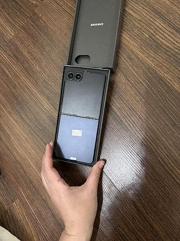 чоппер самсунг: Samsung Z Flip, цвет - Черный — 1