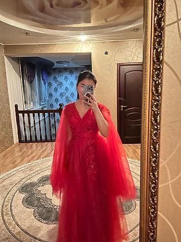 Продам вечернее платье, подойдёт на S-M, сшито было на заказ, надевала