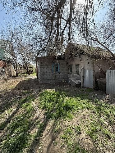 хоз постройки: Дом расположены в селе военно Антоновка по улице Ленина участок 8 .83 — 1