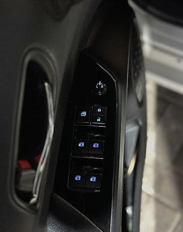 152: Toyota Prius: 2018 г., 1.8 л, Вариатор, Гибрид, Лифтбек — 10