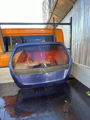 сиденье субару: Крышка багажника Subaru, 2002 г., Б/у — 1