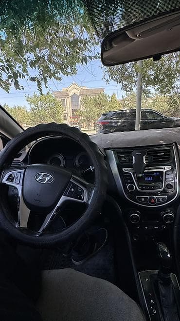 6: Hyundai Solaris: 2015 г., 1.6 л, Автомат, Бензин, Седан — 10