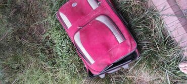 ремонт чемоданов рядом со мной: Красный как на фото, можно замочек починить (требуется маленький — 1