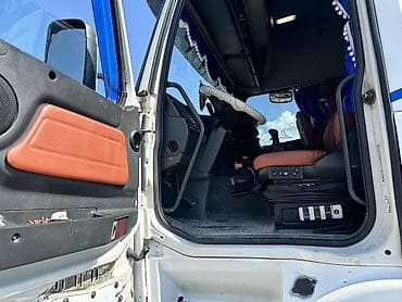 124 amg: Тягач, Volvo, 2001 г., Шторный — 3