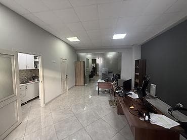 офис с парковкой: Аренда офисов, 88 м², В жилом комплексе, С отдельной кухней — 1