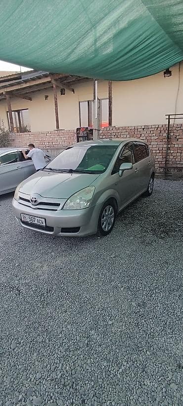 Toyota Corolla Verso: 2004 г., Механика, Бензин, Минивэн