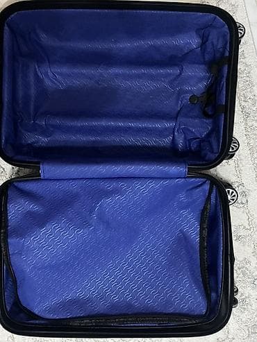 pull and beer: Чемодан, Б/у, Материал: Пластик, Маленький (до 40 л), На колесах — 4