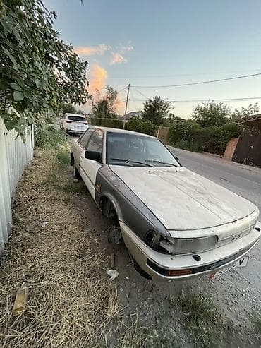 Транспорт: Toyota Camry: 1989 г., Бензин, Седан — 9