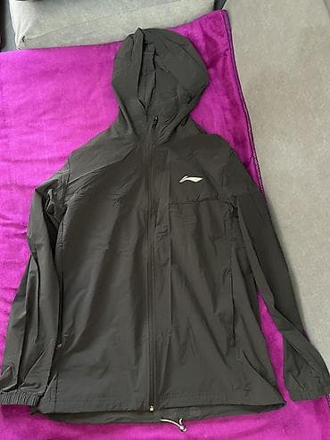 Оригинальная мужская ветровка с капюшоном Li-Ning черного цвета at lalafo.kg Оригинальная мужская ветровка с капюшоном Li-Ning черного цвета