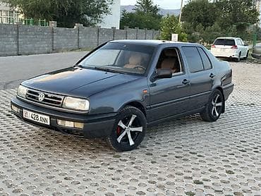 Транспорт: Volkswagen Vento: 1994 г., 1.8 л, Механика, Бензин, Седан — 1