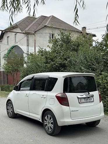 Toyota Ractis: 2005 г., 1.5 л, Автомат, Бензин, Минивэн — 2
