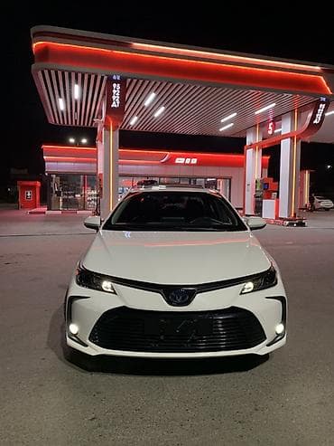 outback br: Toyota Corolla: 2021 г., 1.8 л, Вариатор, Гибрид, Седан — 2