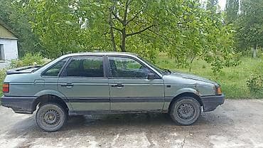 Унаа: Volkswagen Passat: 1988 г., 1.8 л, Кол менен иштөөчү, Бензин, Седан — 2
