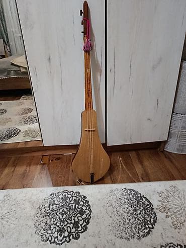 музыкальный мобиль: Традиционный кавказский струнный инструмент — пандури (трёхструнная — 1