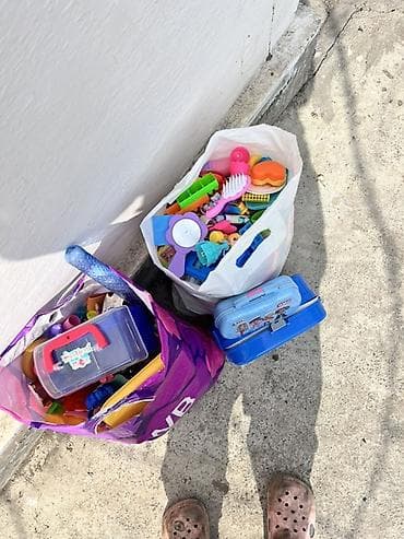 обувь изи: Большой набор детских игрушек и аксессуаров - Две крупные сумки с — 1