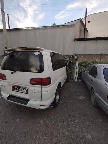 Mitsubishi Space Gear: 1994 г., 2.4 л, Автомат, Бензин, Минивэн