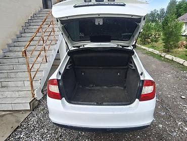 x5 2018: Skoda Rapid: 2016 г., 1.6 л, Автомат, Бензин, Лифтбек — 4
