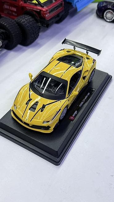 Коллекционная модель автомобиля Ferrari 488 Challenge (бренд Bburago)