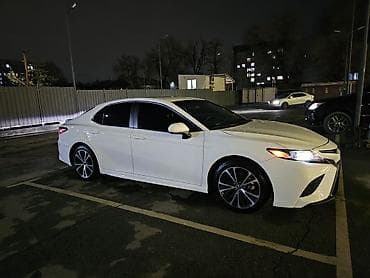 cadillac escalade: Toyota Camry: 2019 г., 2.5 л, Автомат, Бензин, Седан — 4